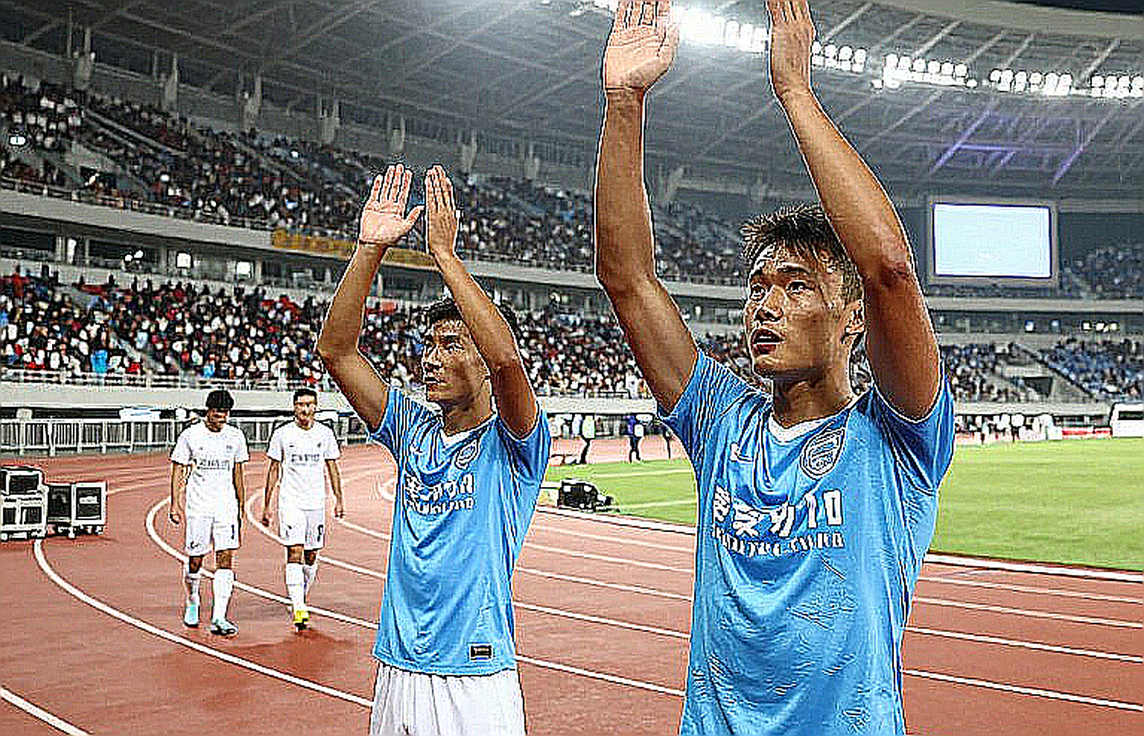 Việt Nam 1-0 Philippines: Hệ thống ba trung vệ che được hàng thủ, không che được tuyến giữa