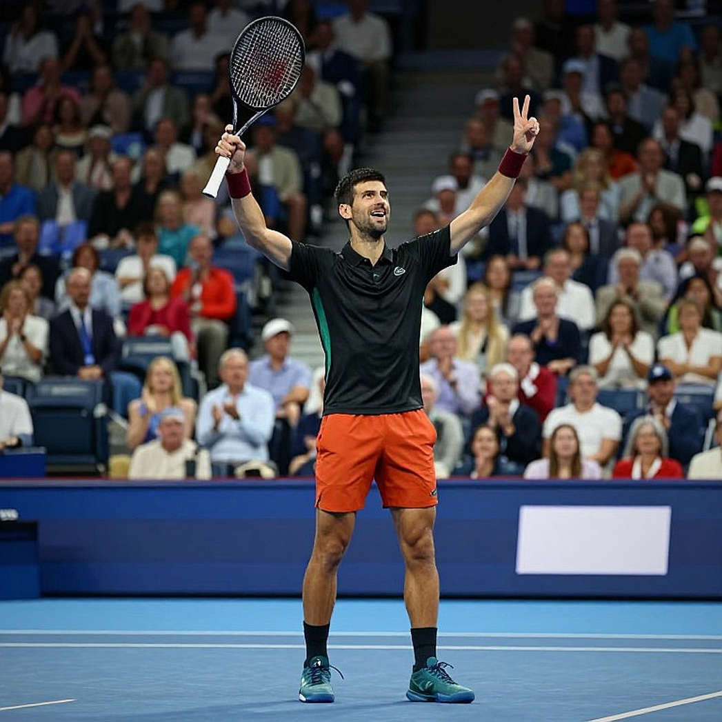 Nhãn “tennis” dán lên bảng giá xăng Pakistan, và lỗ hổng dữ liệu của thể thao Việt Nam