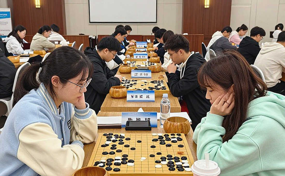 Ván Scotch của Kasparov và cái tiêu đề lạc đường